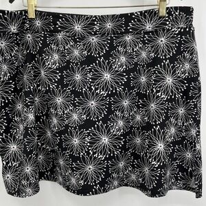 Tranquility by Colorado Clothing Women's Skort Black/White Print XXL Starburst